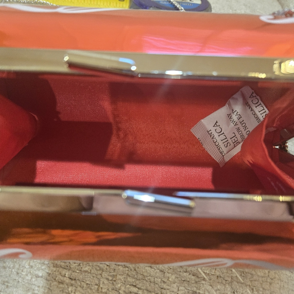 Coca-Cola Red and White Zippered Purses - Picture 10 of 12